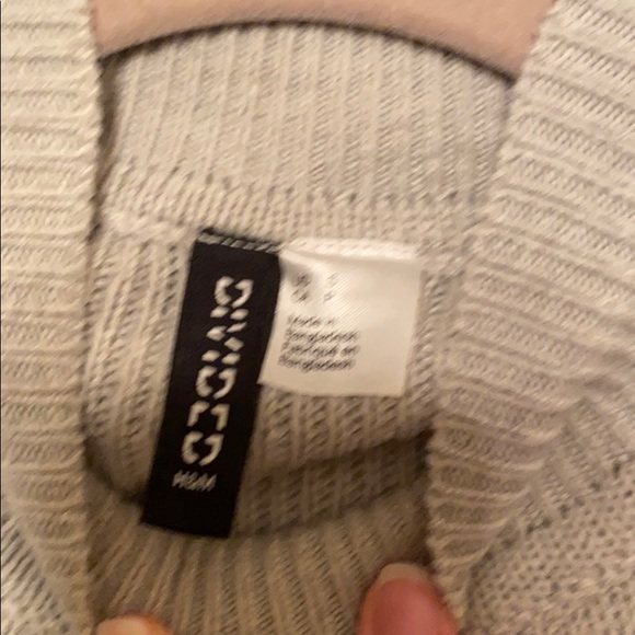 Sweater with shoulder cut outs - Picture 5 of 6